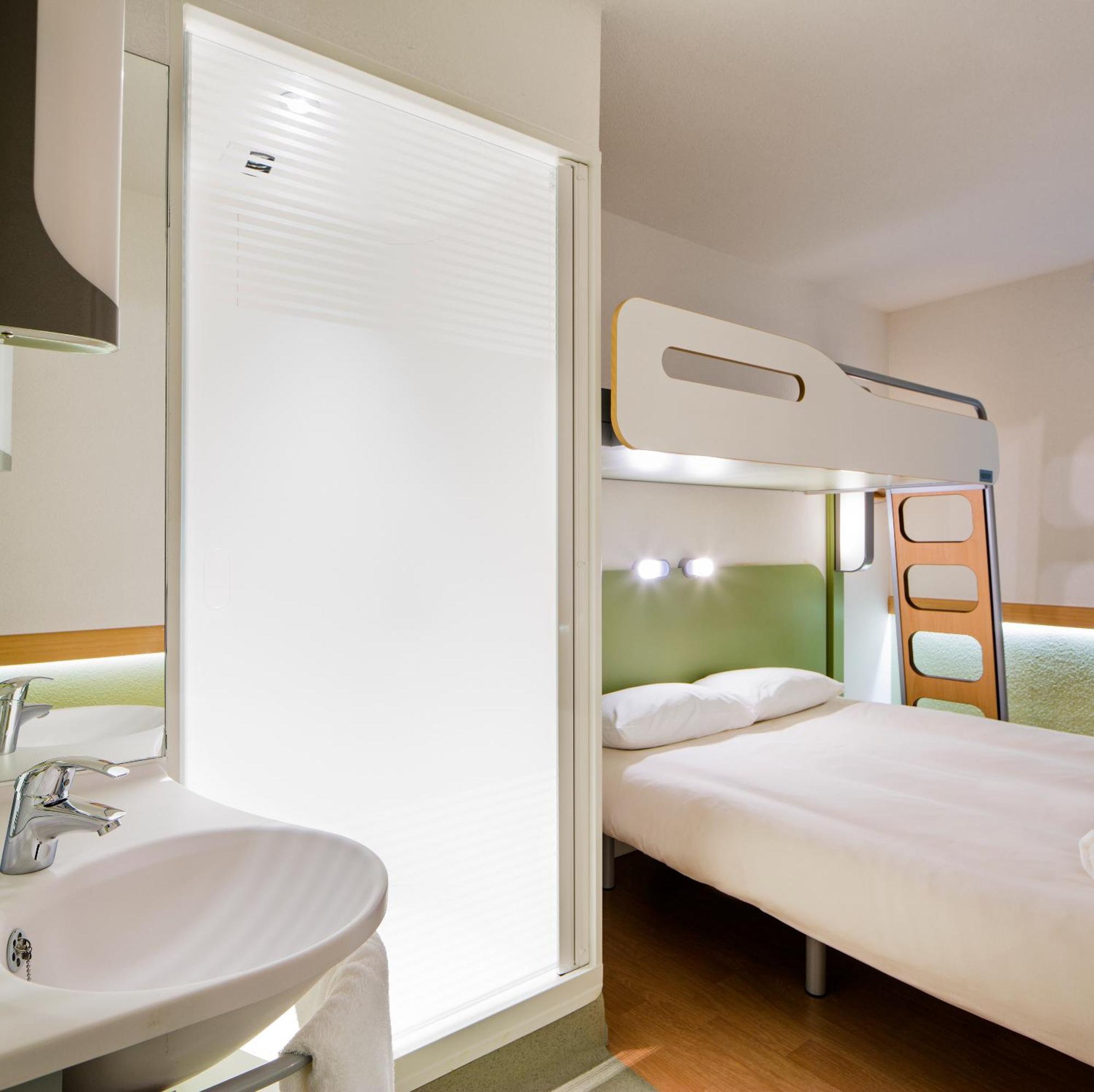 Ibis Budget Muenchen Пуцбрунн Экстерьер фото